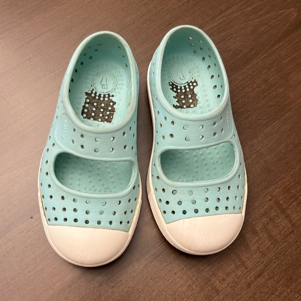 Native Size C7 kids shoes. Summer fun!